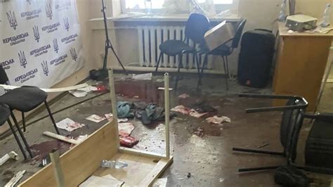 Horror: concejal ucraniano detona granadas en una reunión; hay decenas de heridos